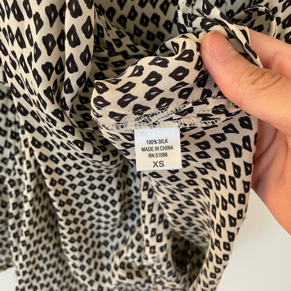 Acrobat 100% Silk Black And Cream Patterned Top - image 7